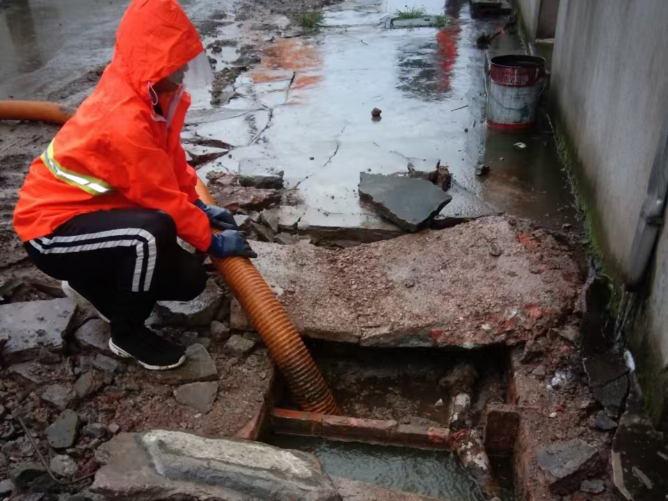 南京专业清理污水池 炜誉市政以规范流程守护城市 “肠道”